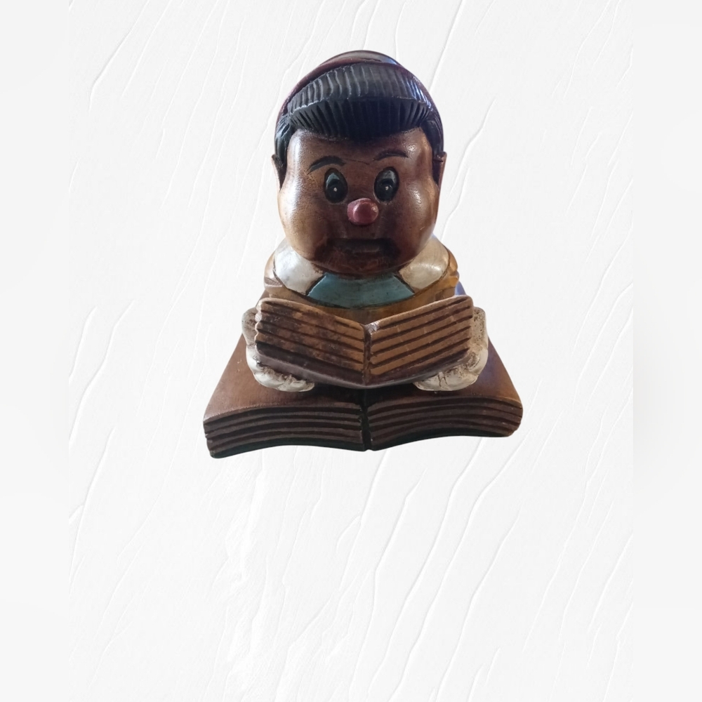 Pinocchio Statue. - Picture 4 of 5